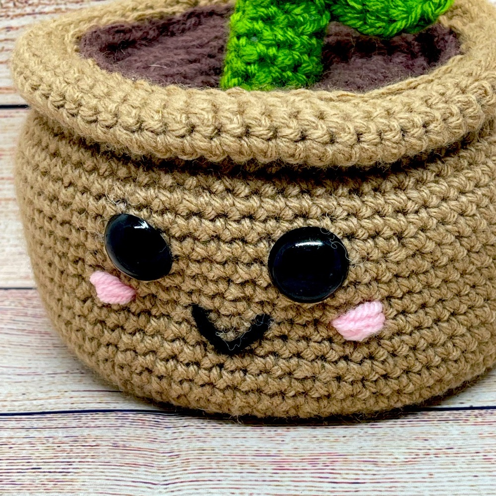 Handmade crochet sunflower 🌻 in pot - Picture 2 of 4